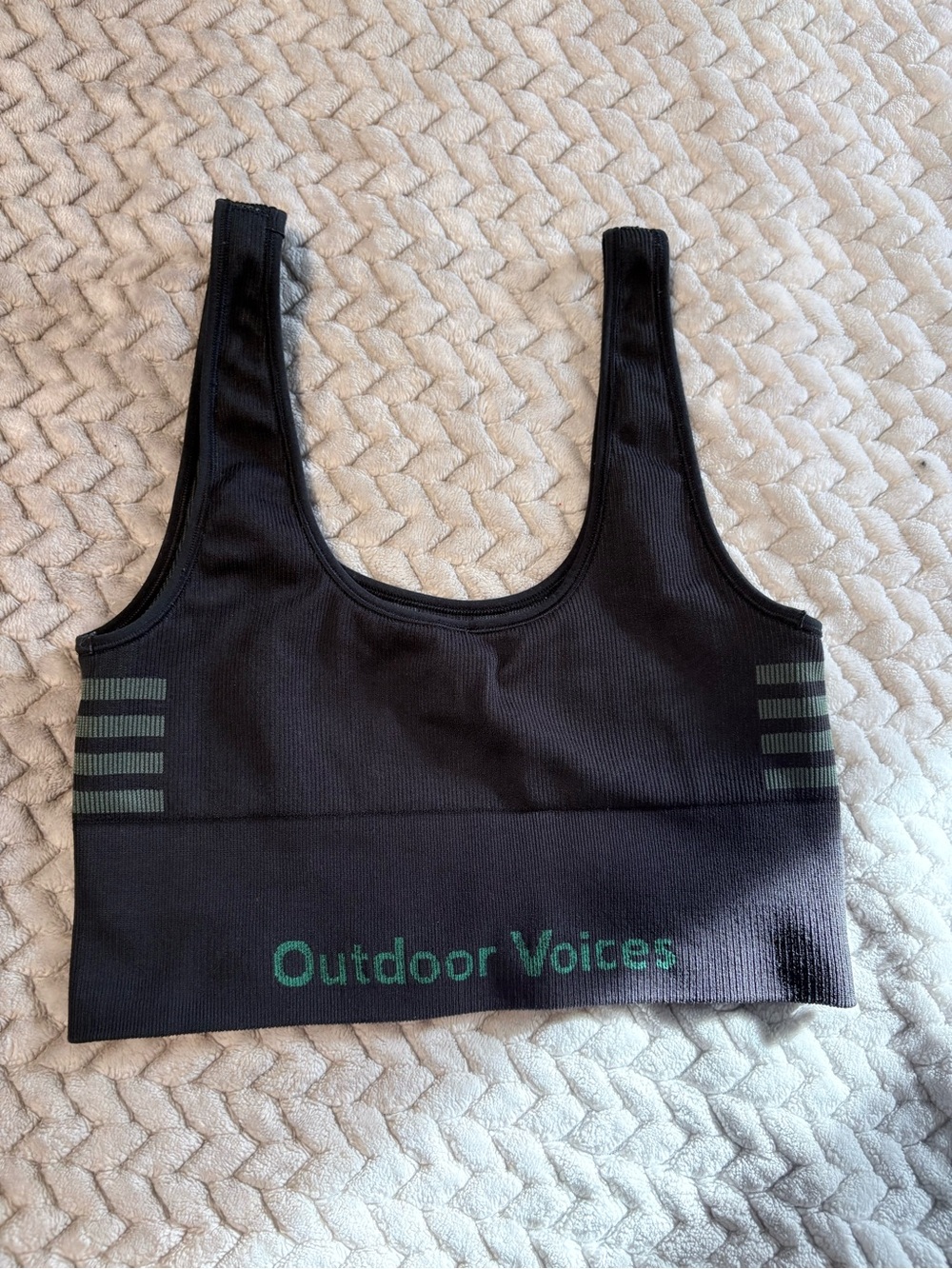 Outdoor Voices Black and Green Gradient Seamless Workout Set - Picture 3 of 9